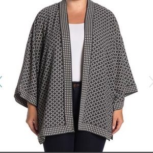 Max Studio plus size kimono black white pattern 2X. NWT